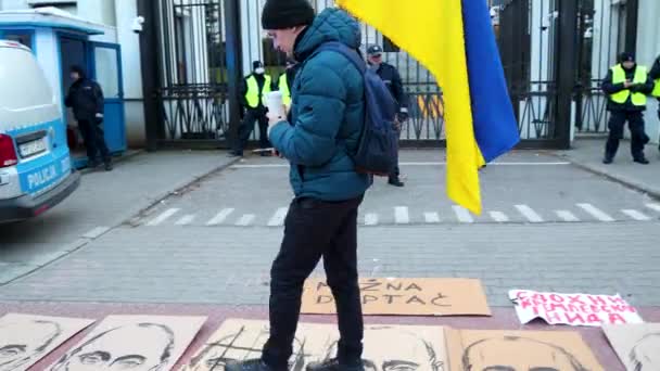 Putin Ritratti Calpestare Durante Protesta Contro Invasione Russa Dell Ucraina — Video Stock