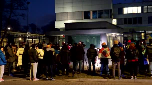 Protest Mot Rysk Invasion Ukraina Framför Tyska Ambassaden Warszawa Polen — Stockvideo