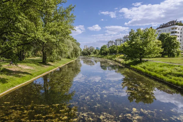ポーランド ワルシャワ市ケパ ポトッカ公園に古い河床 — ストック写真