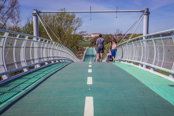 Bratislava Slovaquie Avril 2018 Freedom Cycling Bridge Sur Rivière Morava — Photo