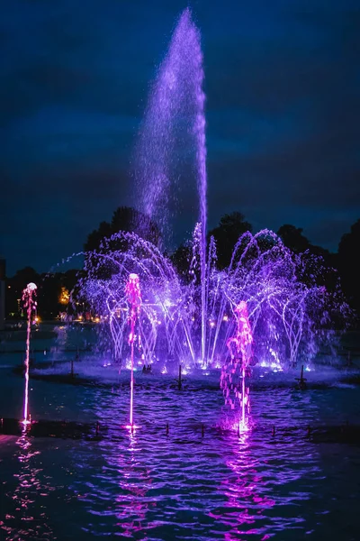 波兰华沙 2021年5月17日 华沙多媒体喷泉公园的夜景 — 图库照片