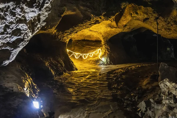 Dryanovo Bulgaria Septiembre 2021 Sendero Cueva Bacho Kiro Cerca Ciudad —  Fotos de Stock