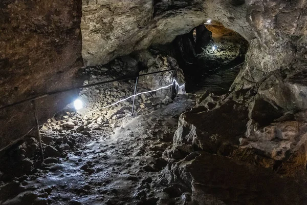 Dryanovo Bulgaria Septiembre 2021 Camino Cueva Bacho Kiro Cerca Ciudad —  Fotos de Stock