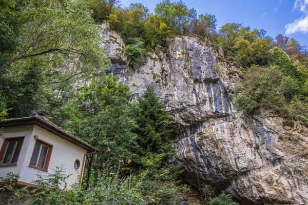 Dryanovo Bulgária Setembro 2021 Rochas Perto Entrada Caverna Bacho Kiro — Fotografia de Stock