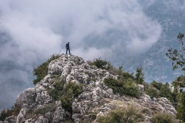 Blouza Líbano Março 2020 Turista Uma Rocha Aldeia Blouza Sobre — Fotografia de Stock