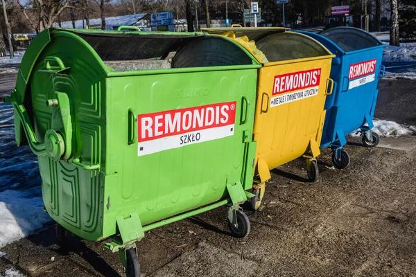 Warschau Polen Februari 2021 Het Recyclen Van Metalen Containers Naast — Stockfoto