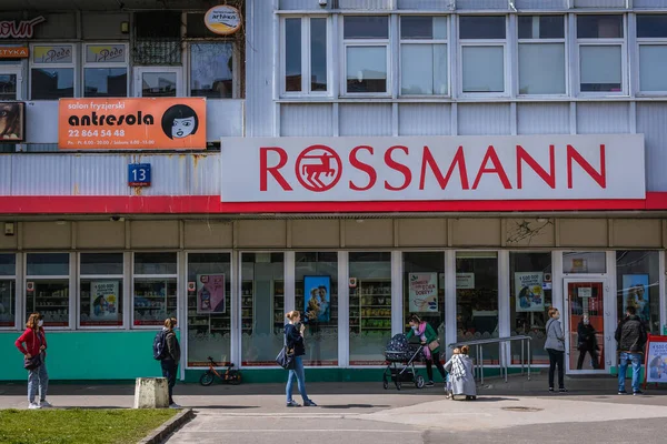 Varşova Polonya Nisan 2021 Varşova Salgın Sırasında Rossmann Eczanesi Müşterilerinin — Stok fotoğraf