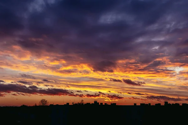 Ηλιοβασίλεμα Στην Πόλη Της Βαρσοβίας Πολωνία Σύννεφα Ένα Βραδινό Ουρανό — Φωτογραφία Αρχείου
