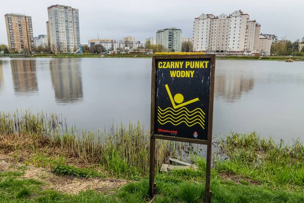 Varšava Polsko Dubna 2021 Black Spot Risking Swimming Balaton Lake — Stock fotografie