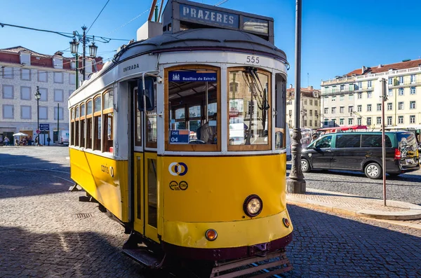 Lisbon Portugal October 2018 Yellow Tram Fig Tree Square Lisbon — Foto de Stock