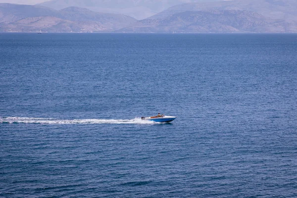 Powerboat Seen Mon Repos Park Corfu Town Corfu Island Greece — Fotografia de Stock