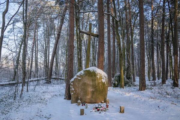 Glacial Erratic Wooden Cross World War Cemetery Rogow Village Poland — 스톡 사진