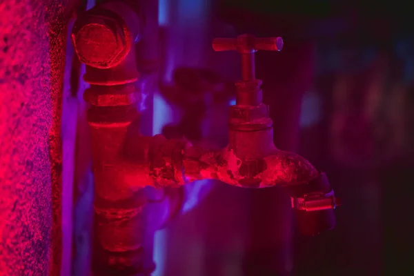 Old Rusty Faucet Pipes Flooded Pink Red Light — Stock Photo, Image
