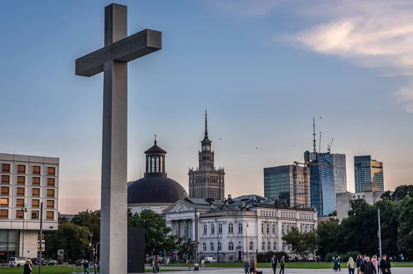 Βαρσοβία Πολωνία Αυγούστου 2021 Σταυρός Στην Πλατεία Pilsudski Zacheta Εθνική — Φωτογραφία Αρχείου