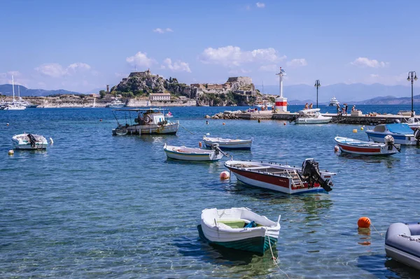 Korfu Řecko Června 2021 Stará Pevnost Lodě Zátoce Garitsa Pobřeží — Stock fotografie