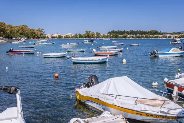 Korfu Grekland Juni 2021 Båtar Garitsa Bay Korfu Stad Korfu — Stockfoto