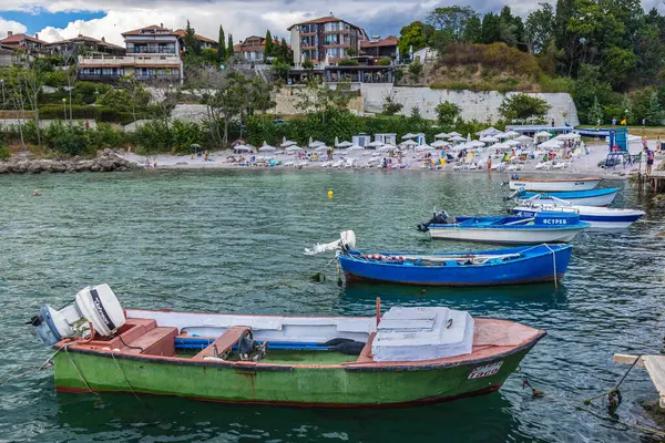 Nesebar Bulgarien September 2021 Fiskebåtar Och Strand Gamla Stan Nesebar — Stockfoto