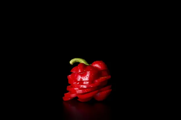 Paprika frais rouge coupé avec des anneaux — Photo