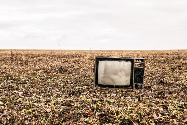 Old TV is an autumn field — Zdjęcie stockowe