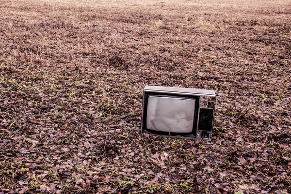 Old TV is an autumn field — Zdjęcie stockowe