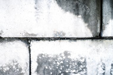 kirli eski duvar beton bloklarla