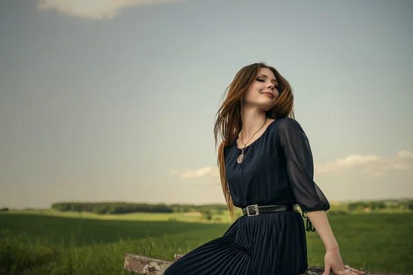 Beauty girl inhales fresh air blindly and smile outdoors — Stock Photo, Image