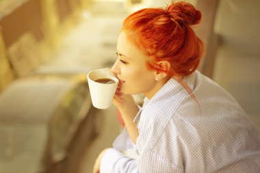 Картина, постер, плакат, фотообои "доброе утро, женщины с чашкой ароматного кофе
", артикул 36095351