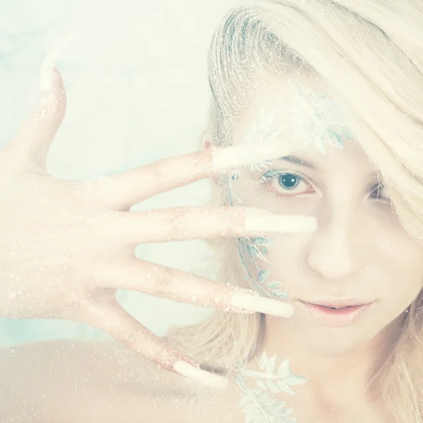 Beauty woman as snow queen in winter — Stock Photo, Image