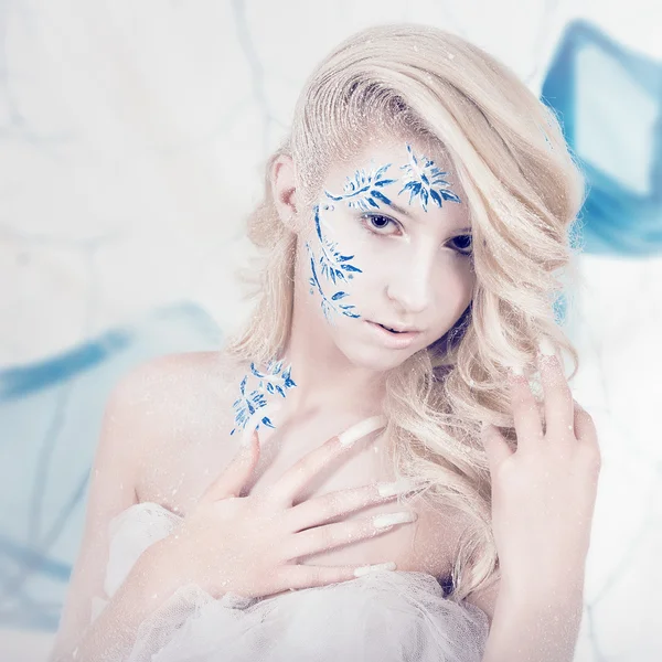 Beauty woman as snow queen in winter — Stock Photo, Image