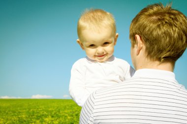 mutlu baba ile oğlu ve piknik