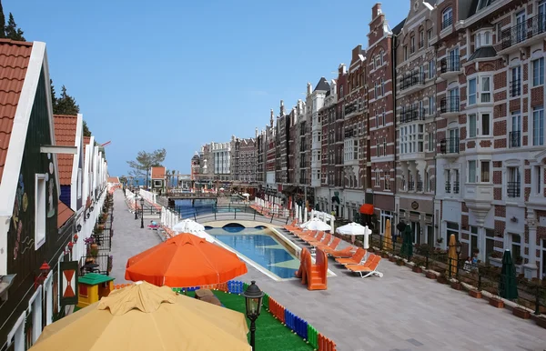 Het terrein en zwembad in het hotel. Stockfoto