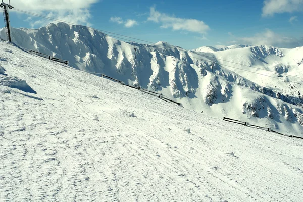 Vista montagna con ascensore . — Foto Stock