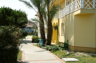 Villa ve otel bahçesinde.