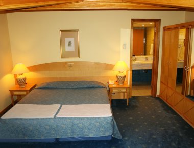 otel otel odasında.