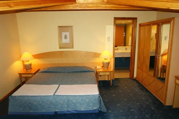 otel otel odasında.