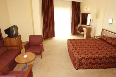 Otel geniş oda.