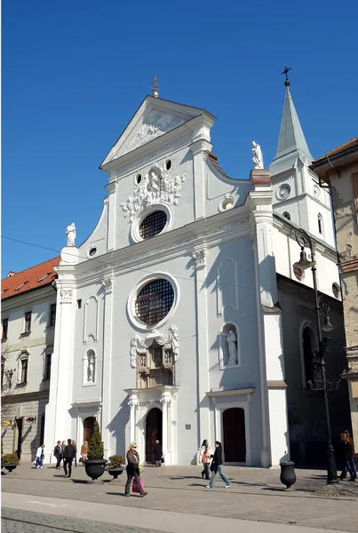 Kirche auf dem Platz in Kosice. — Stockfoto