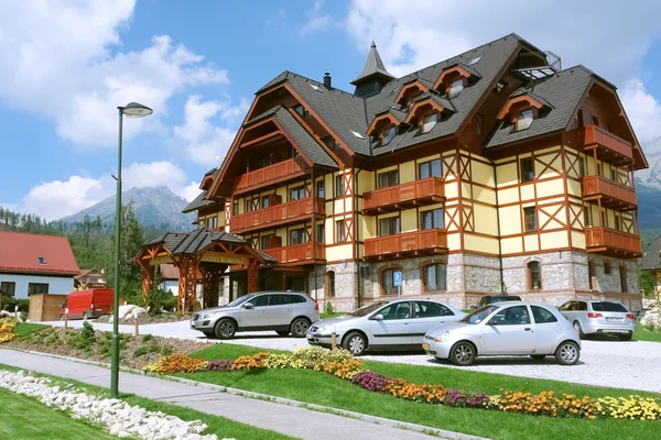 Byggnaden av hotel i slovakiska berg. — Stockfoto