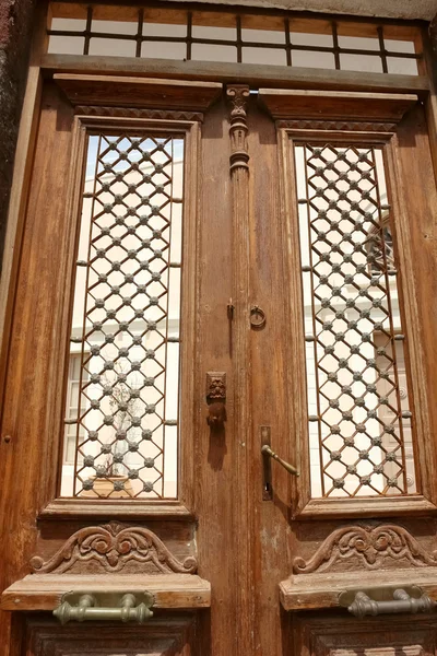 Двери в старом доме на острове Санторини . — стоковое фото
