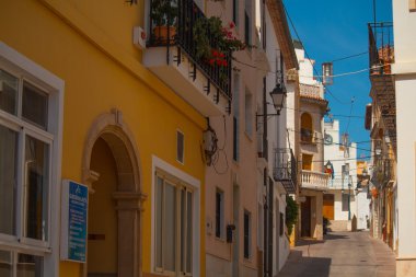 Sokaklar küçük eski kasaba Calpe, İspanya.