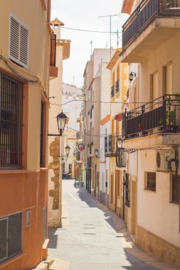 Sokaklar küçük eski kasaba Calpe, İspanya.