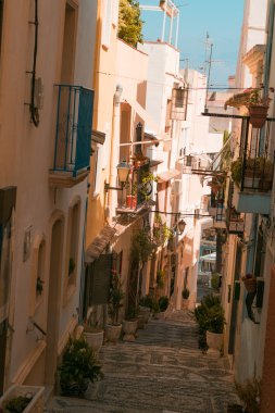 Sokaklar küçük eski kasaba Calpe, İspanya.