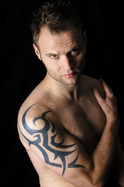 Portrait of a man with tattoos looking at camera — Stock Photo, Image