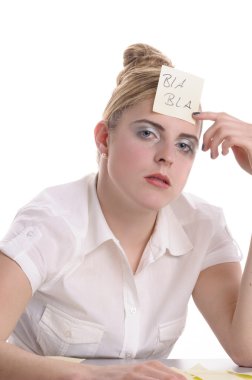 ofiste, post-it alnına sıkılmış