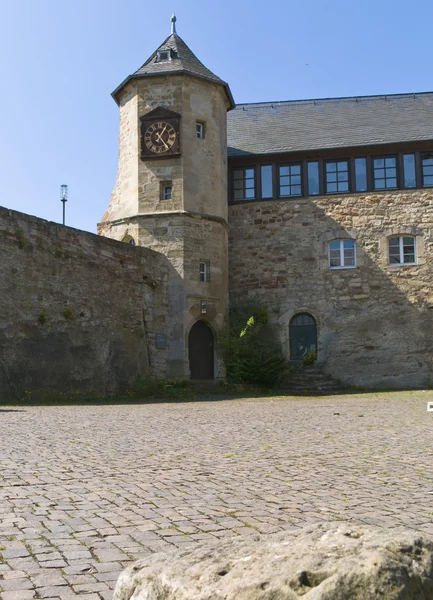 Castillo Waldeck cerca de Edersee con torre del reloj, Alemania —  Fotos de Stock