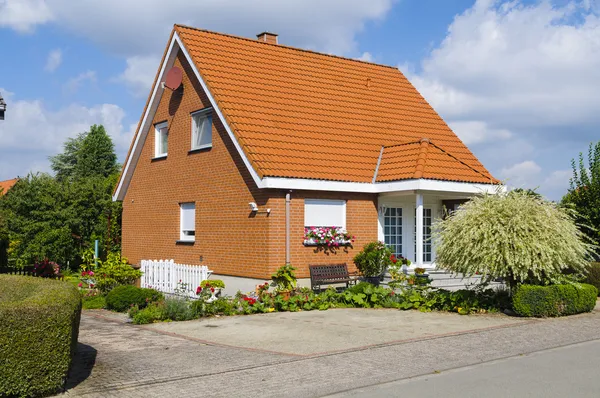 Kleines Dorfhaus — Stockfoto