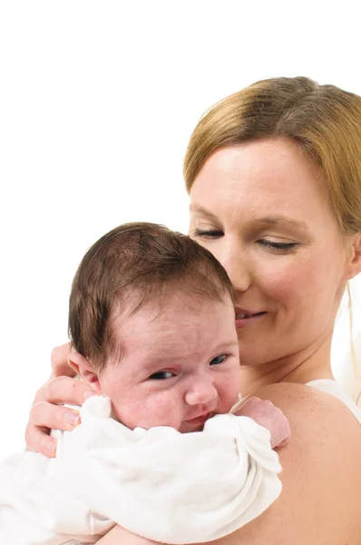 Mamma med barn på hennes axel — Stockfoto