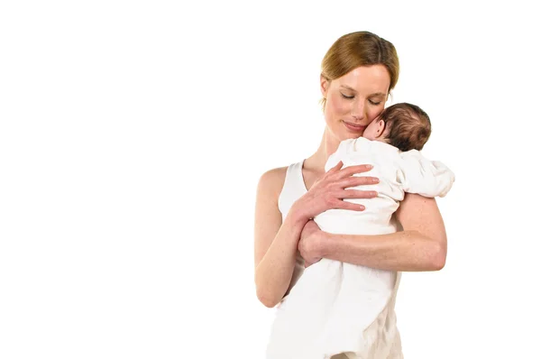 Volwassen vrouw bedrijf baby in haar armen Rechtenvrije Stockfoto's