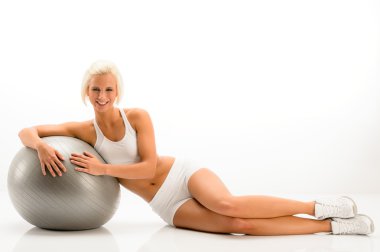 kadın kıyafeti beyaz fitness egzersiz topu