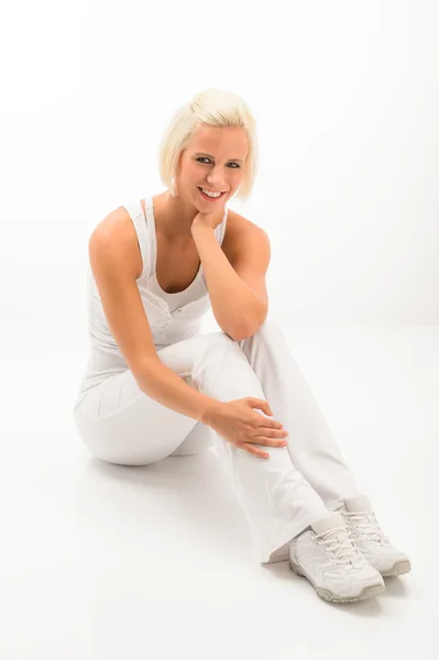 Bianco fitness donna rilassarsi a Pilates esercizio — Foto Stock